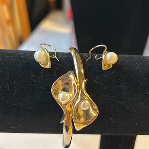 Vintage Avon SH Callie Lily Bracelet and Earrings